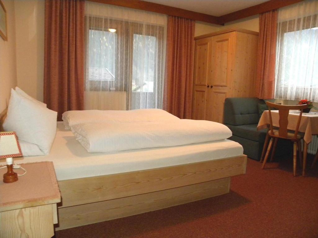 Gaestehaus Emberger Майрхофен Номер фото